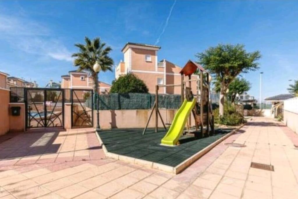 Bungalow Adaptado, Terraza Muy Grande Y Soleada. Гран Алакант Екстериор снимка